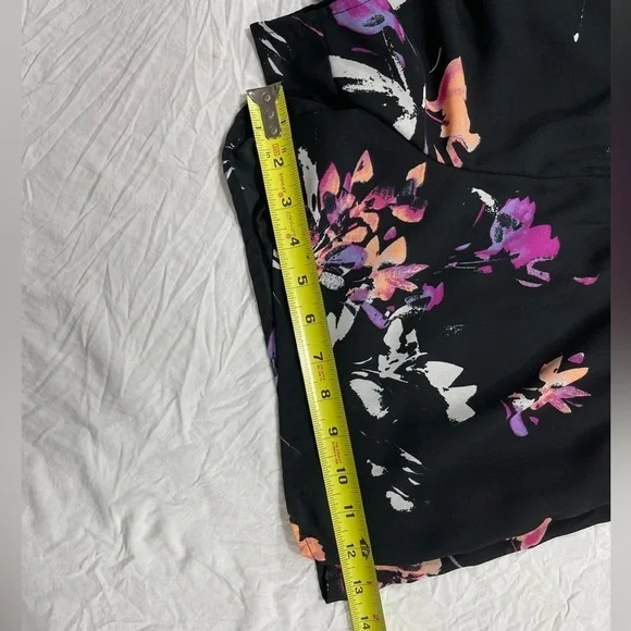 Arizona Jean company black and floral long sleeve romper women’s size medium - Picture 13 of 16